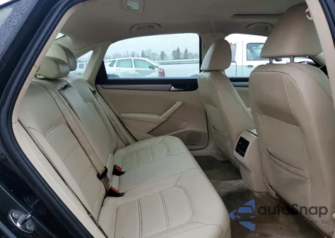 2014 Volkswagen Passat Se z USA, uszkodzony, nr VIN 1VWBP7A30EC015932